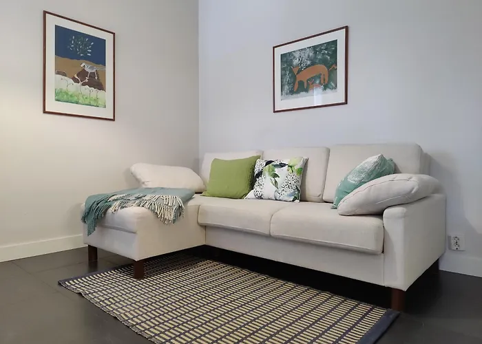 Kotoisa Parkkipaikallinen Kaksio Kangasalan Keskustassa * 캉아살라